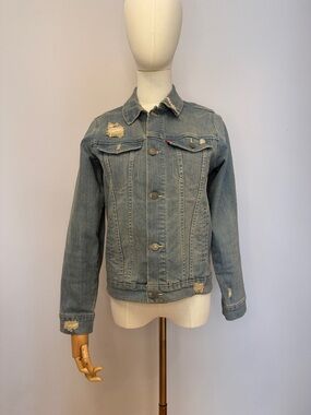 Levi’s- Classic Light Blue Distressed Denim Trucker Jacket